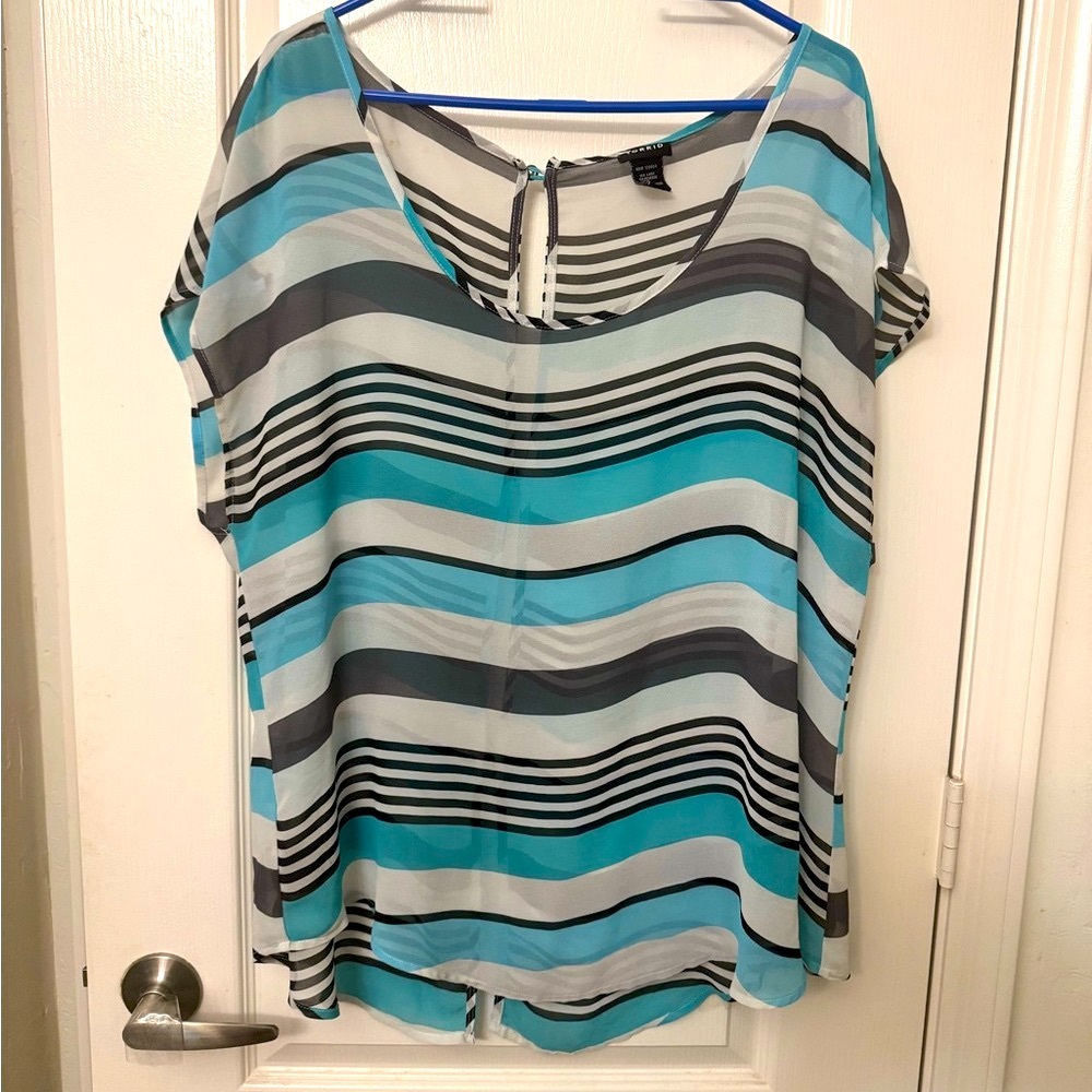 Torrid Blue, White & Black, short Sleeve scoop neck, button-up back Blouse 1X